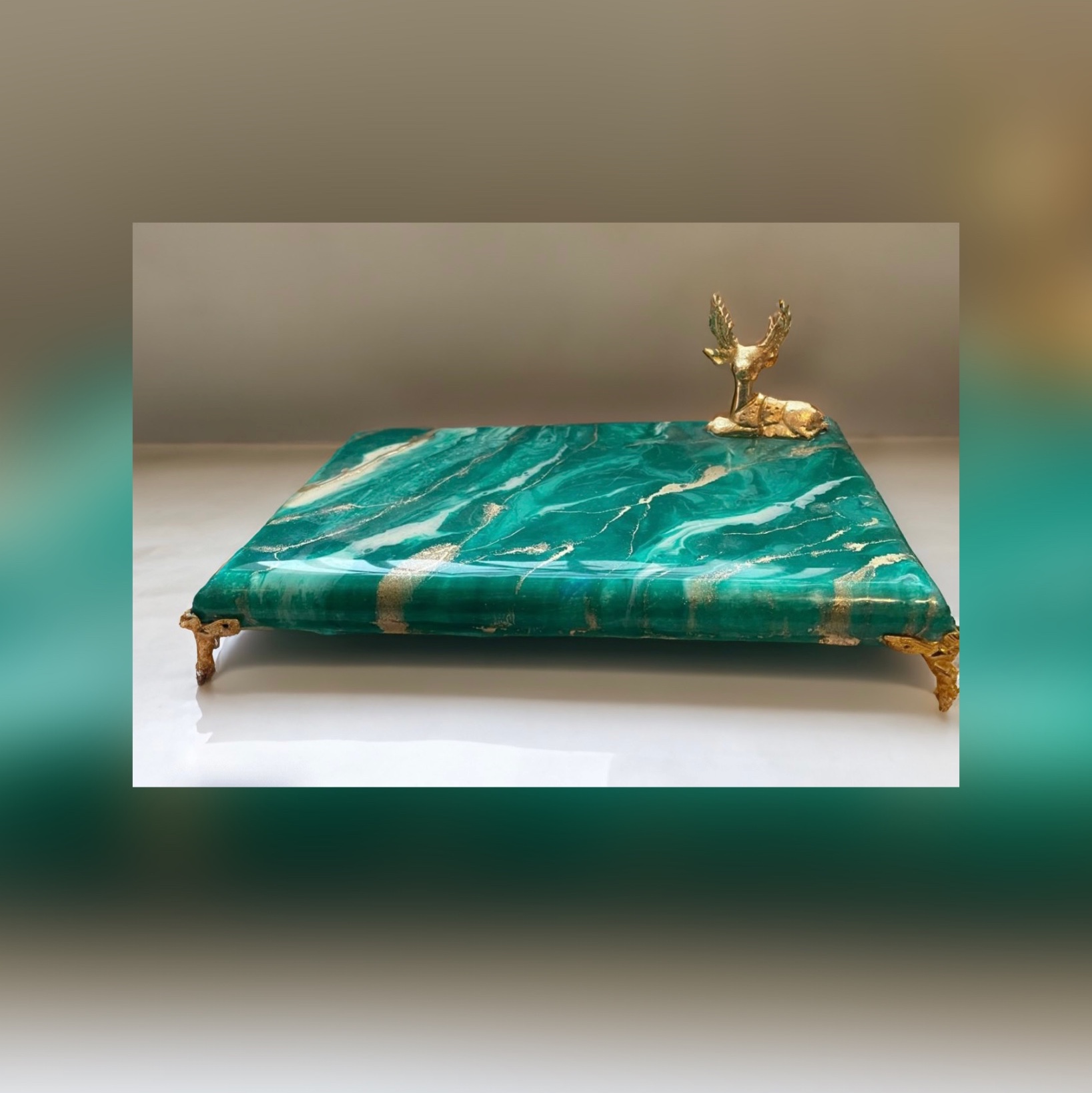 استند رزینی سبز طرح سنگ ابعاد25در15 وزن حدودی 538 گرم