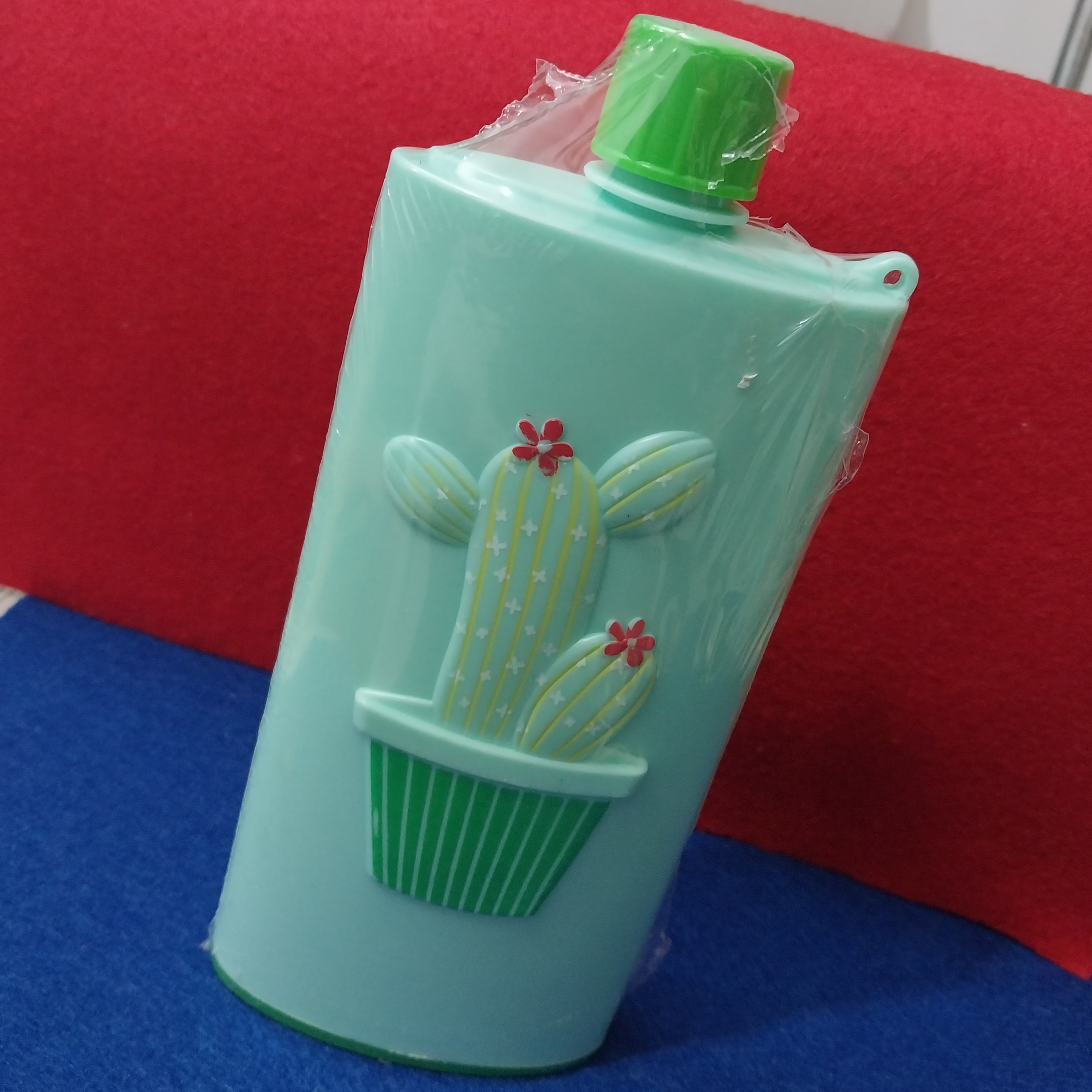 بطری آب رنگ سبز طرح کاکتوس