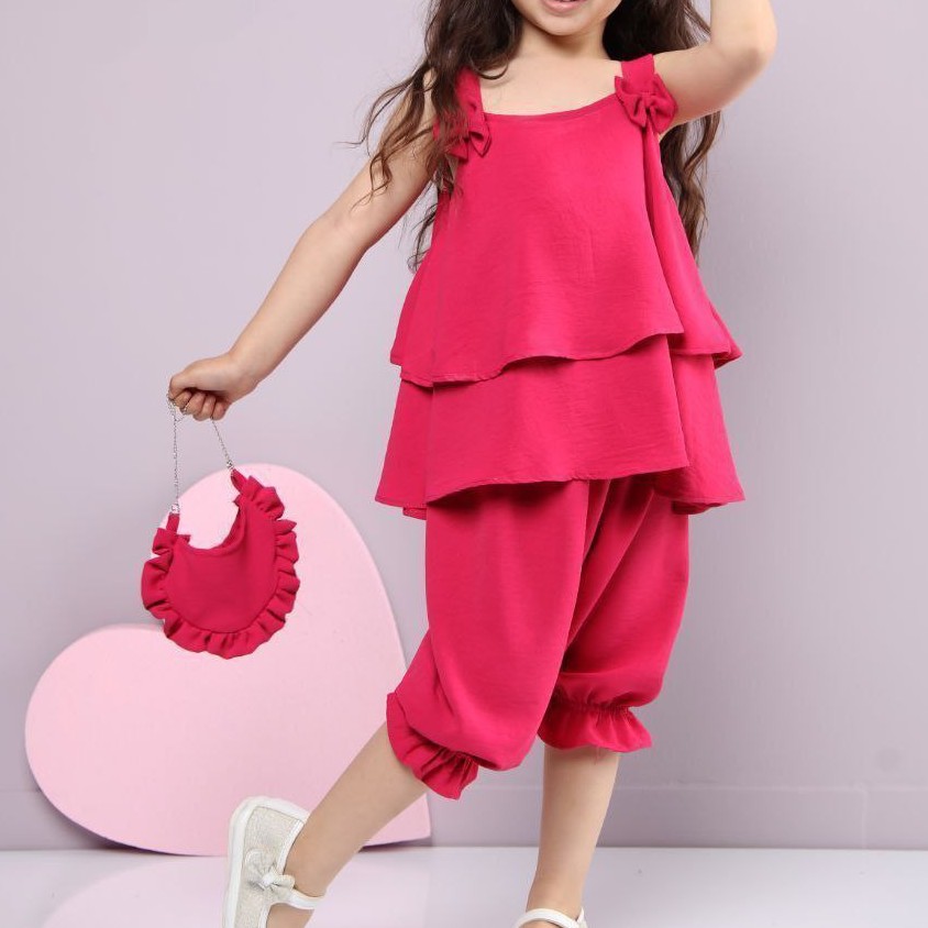 سه تیکه دخترانه شیک و خوشگل تاپ شلوارک و کیف دستی مناسب حدودا 3 تا 6 سال جنس ابروبادی درجه یک رنگبندی جذاب و خوشگل