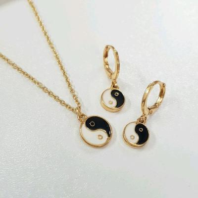 نیم ست گوشواره و گردنبند آبکاری طلا مدل یین و یانگ   کیف اکسسوری