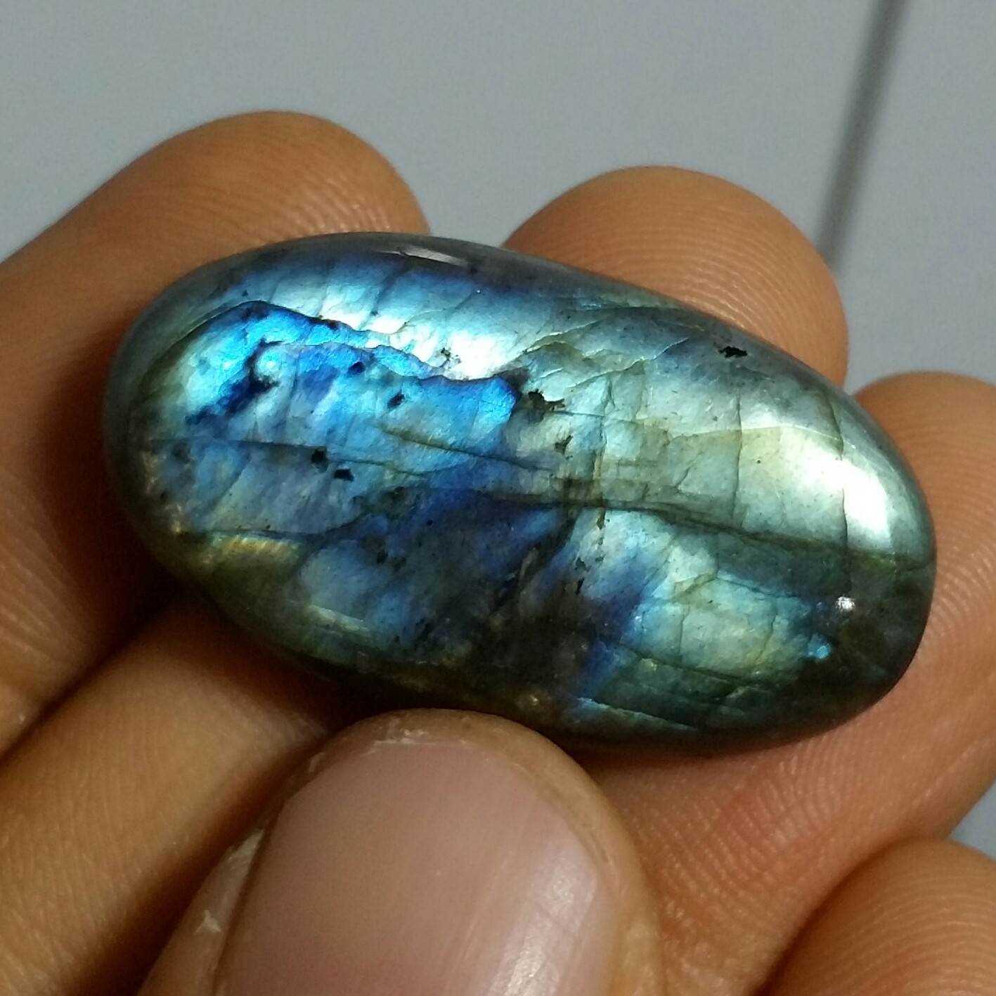 نگین لابرادوریت وارداتی از کشور لابرادور کانادا با تلالوئ بسیار بی نظیر و کمیاب کد 11456