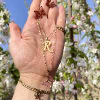 ست کامل حرف اول عشق با رنگ ثابت و کاملا مشابه طلا موجود با تمامی حروف 