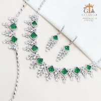 سرویس یاقوت سبز نقره با روکش طلای سفید جواهری عیار 925 کد 11220