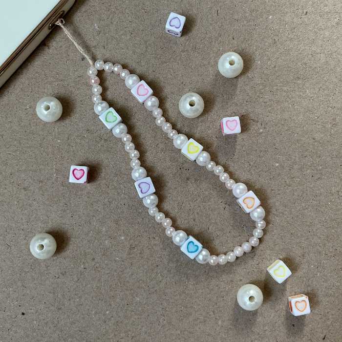 آویز گوشی قلب سفید