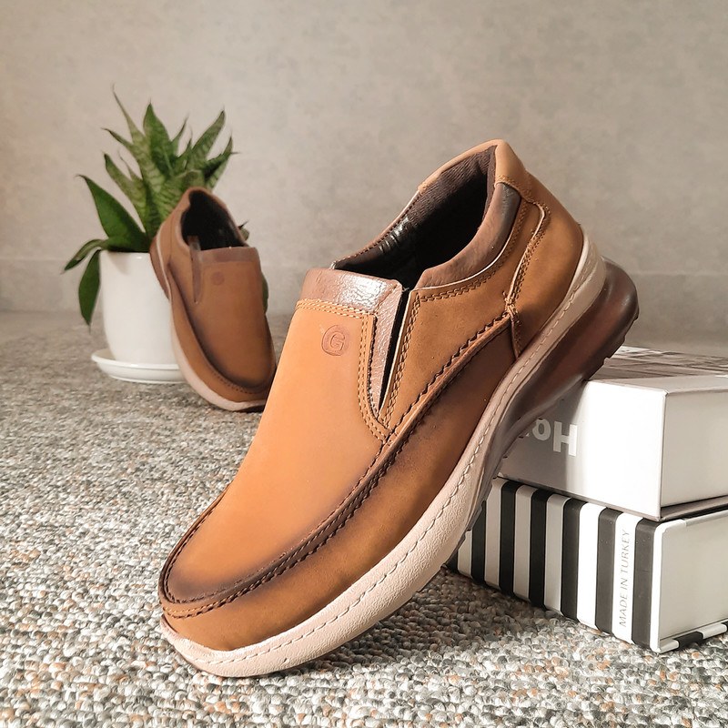 کفش روزمره چرم صنعتی مردانه کالج اسپرت کد 161428 رنگ نسکافه ای سایز 40 تا 45