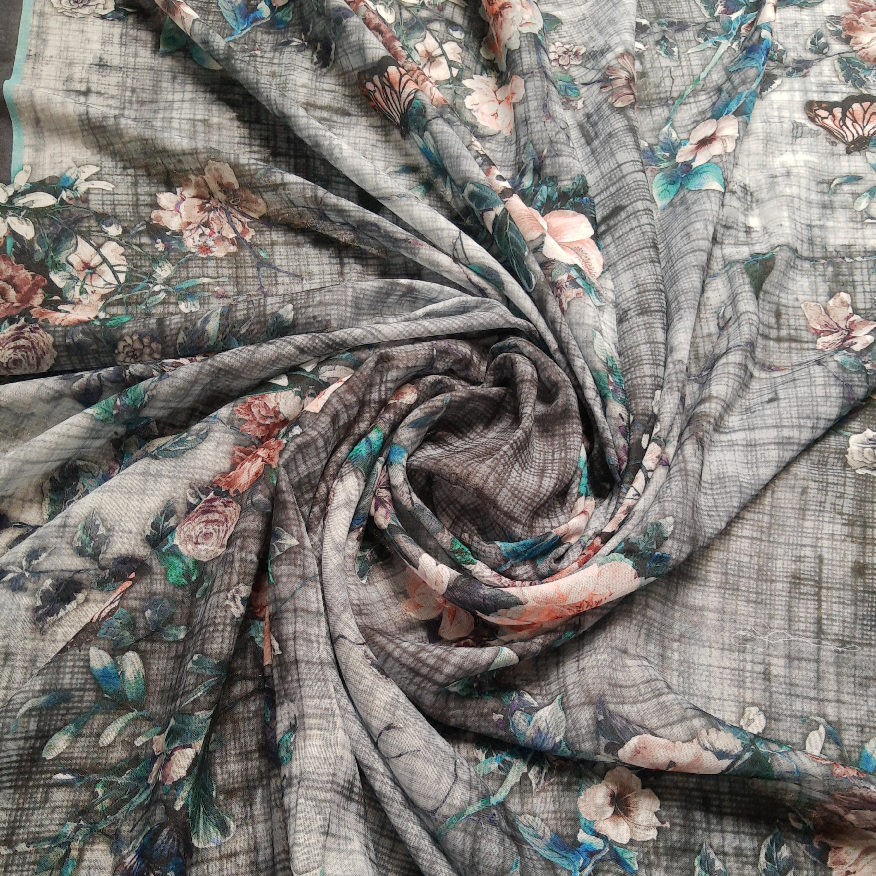 روسری نخی طرح گل وپروانه