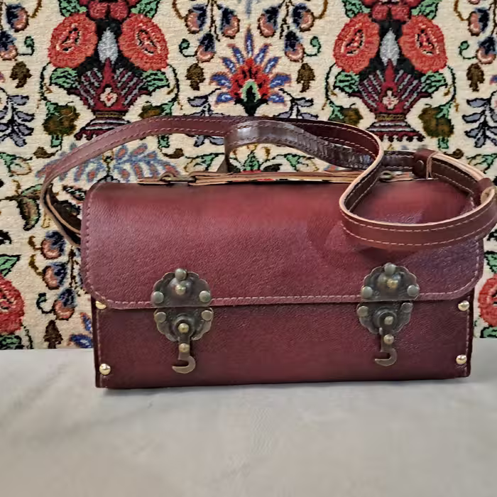 کیف چرم طبیعی کناره های چوبی نقاش شده 