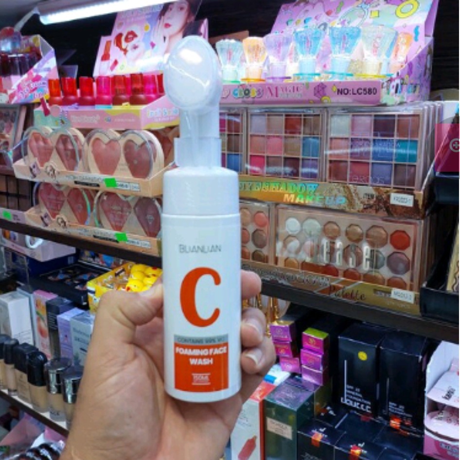 فوم شستشو صورت براش دار ویتامین سی بلیانلیان از برند جدید سرسان لاو