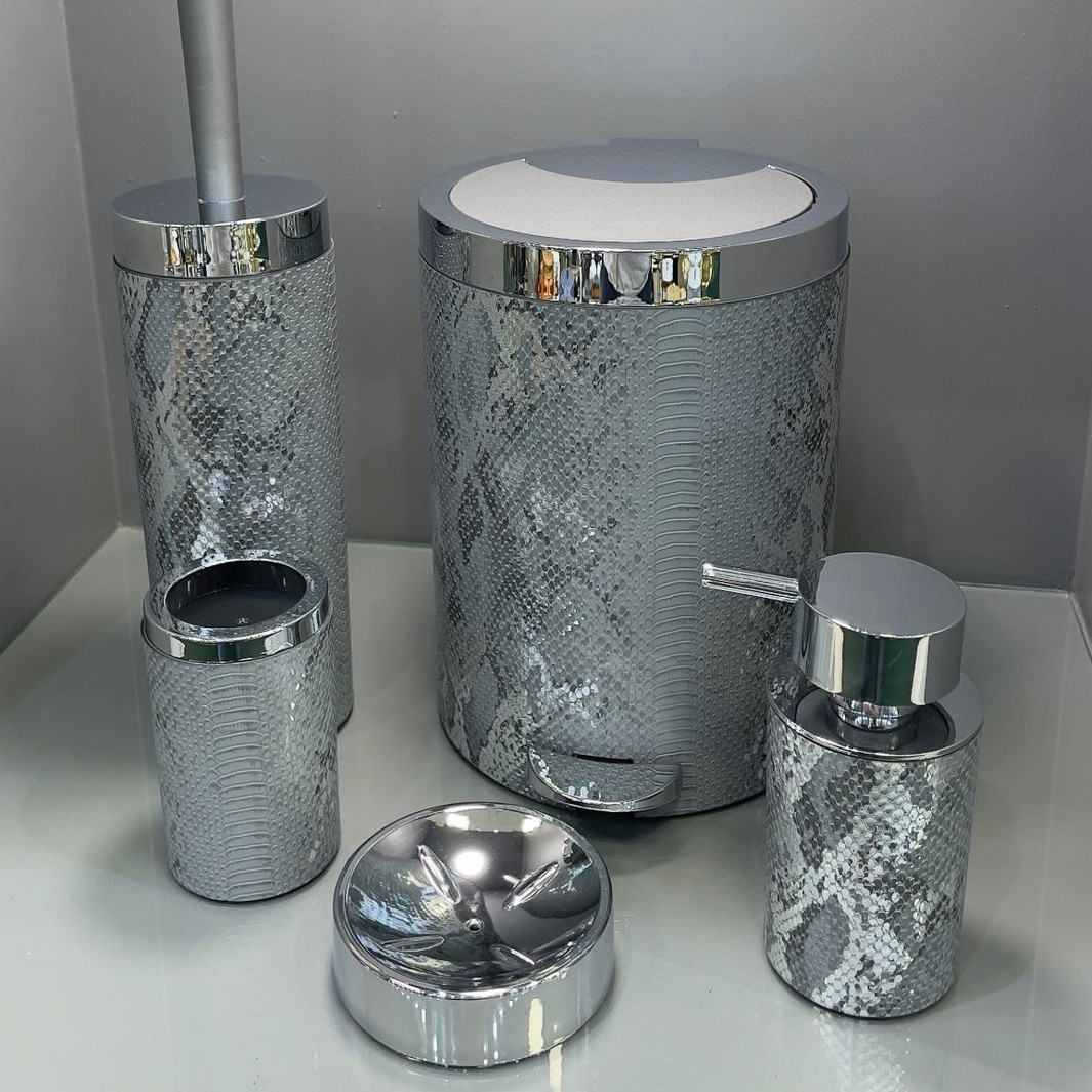 ست سرویس بهداشتی پنج پارچه لوکس چرمی طوسی کروم طرح پوست ماری برند بتیس ارسال رایگان