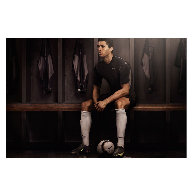 تابلو شاسی طرح رونالدو کد h136 | دنیای قاب