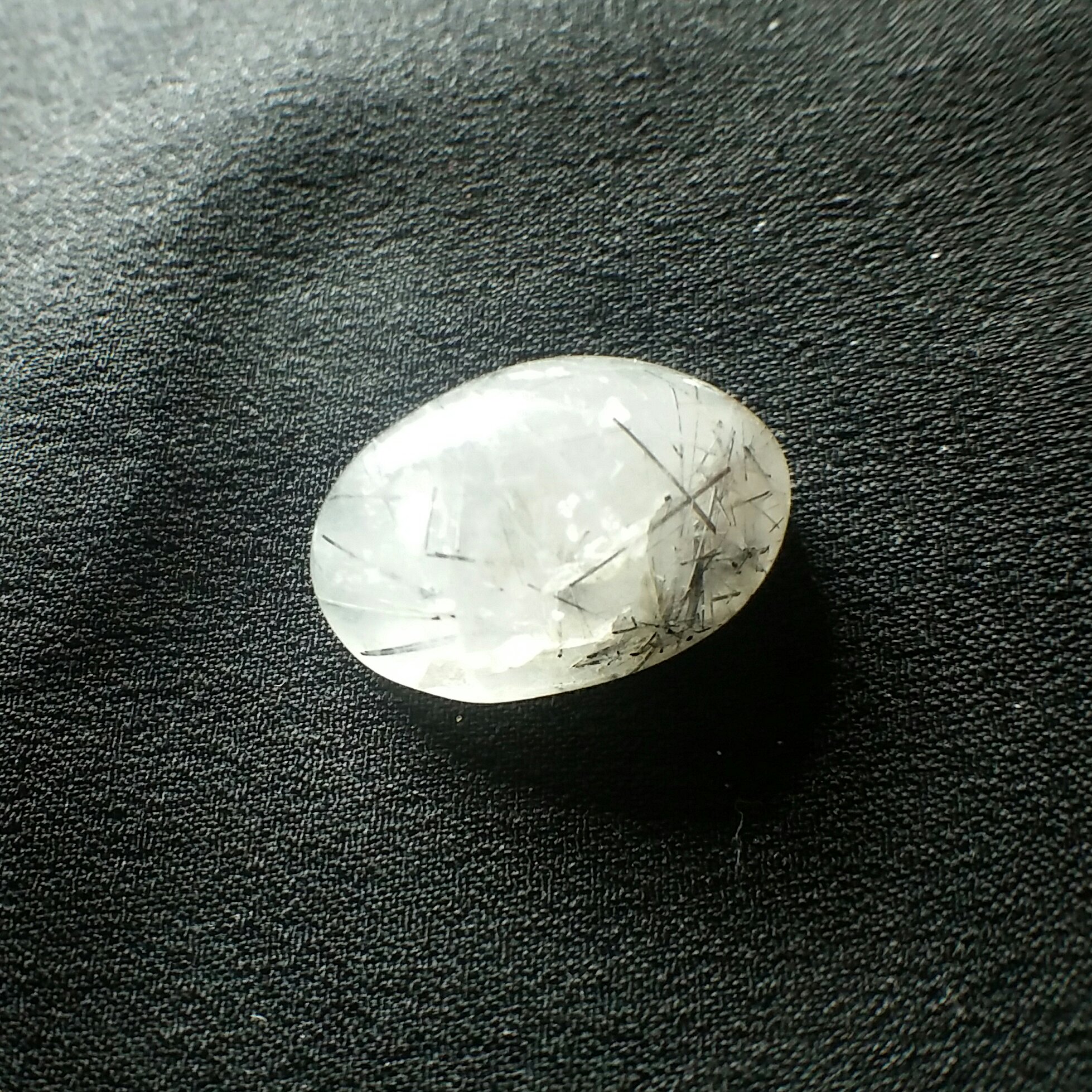 نگین رتایل کوارتز مشکی طبیعی و بدون بهسازی با رتایل های مشکی بسیار زیبا و چشم نواز