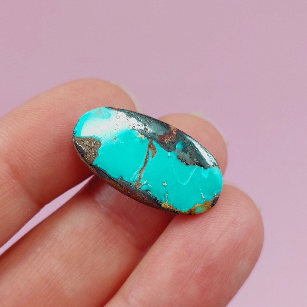 فیروزه اصیل نیشابوری همراه با حدیدکد: 1033 M