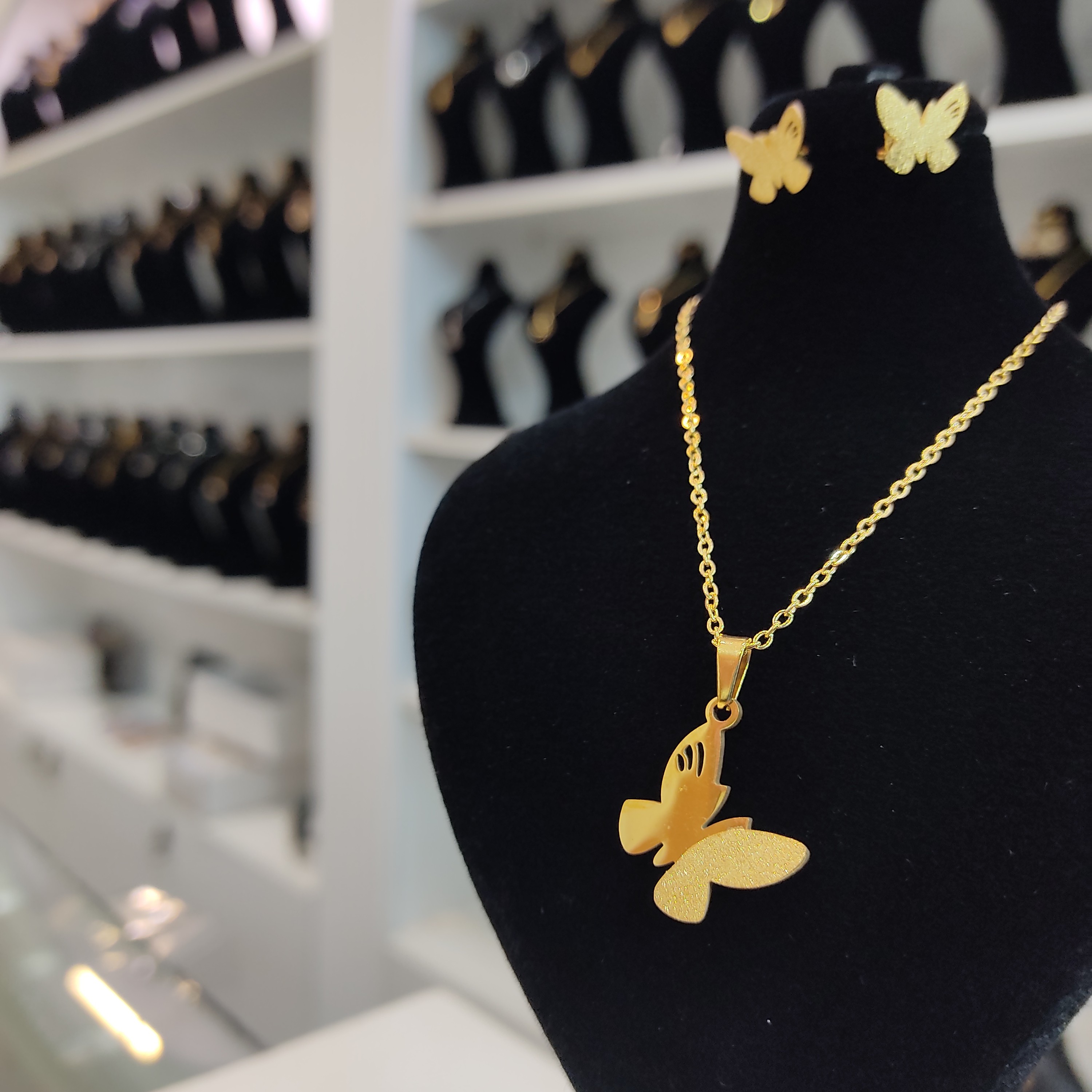 نیمست جدید استیل شنی پروانه رنگ ثابت طلایی همراه زنجیر استیل