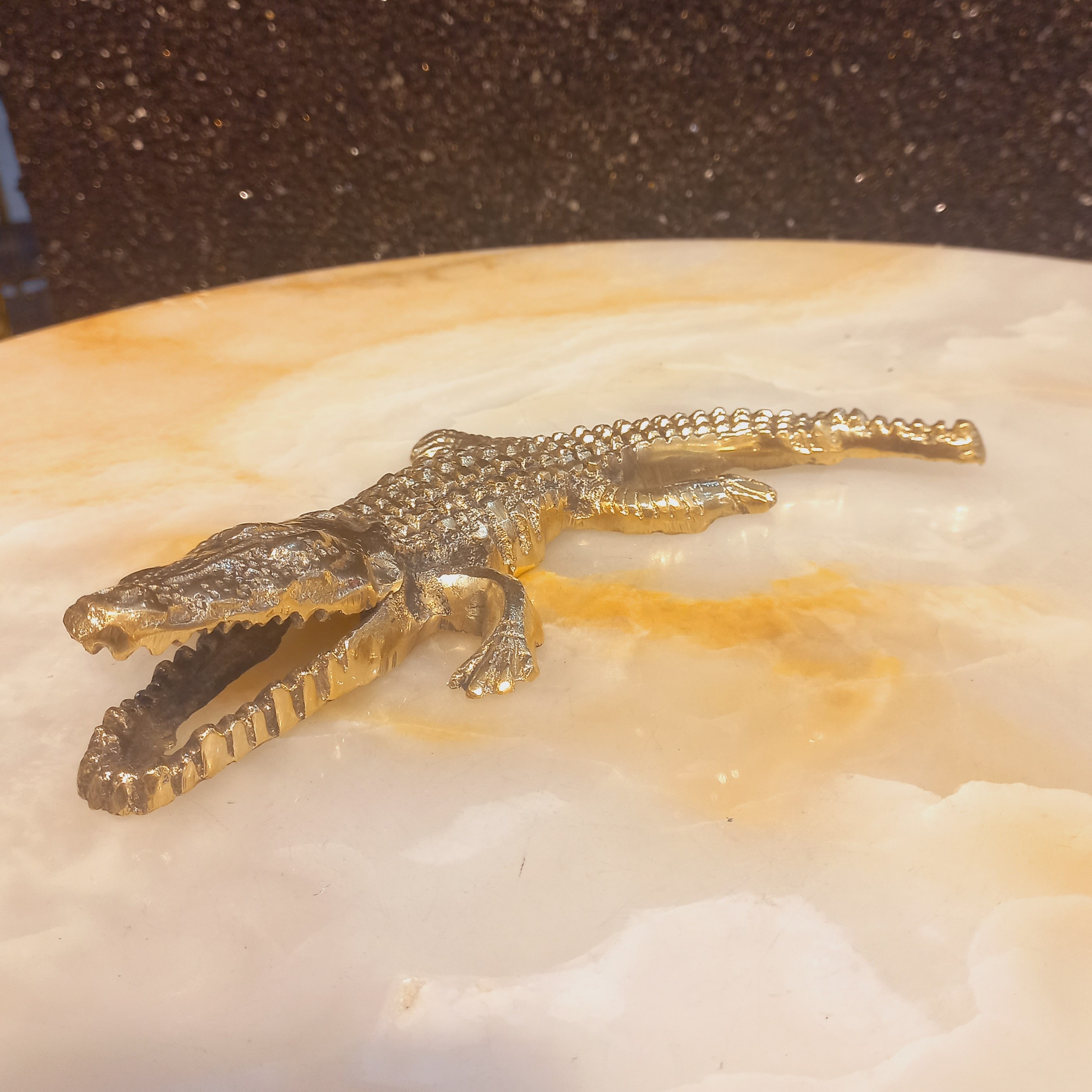 مجسمه برنجی(برنز)تمساح سایز کوچک طول 20 سانتی متر طلایی کیفیت و پرداخت درجه یک