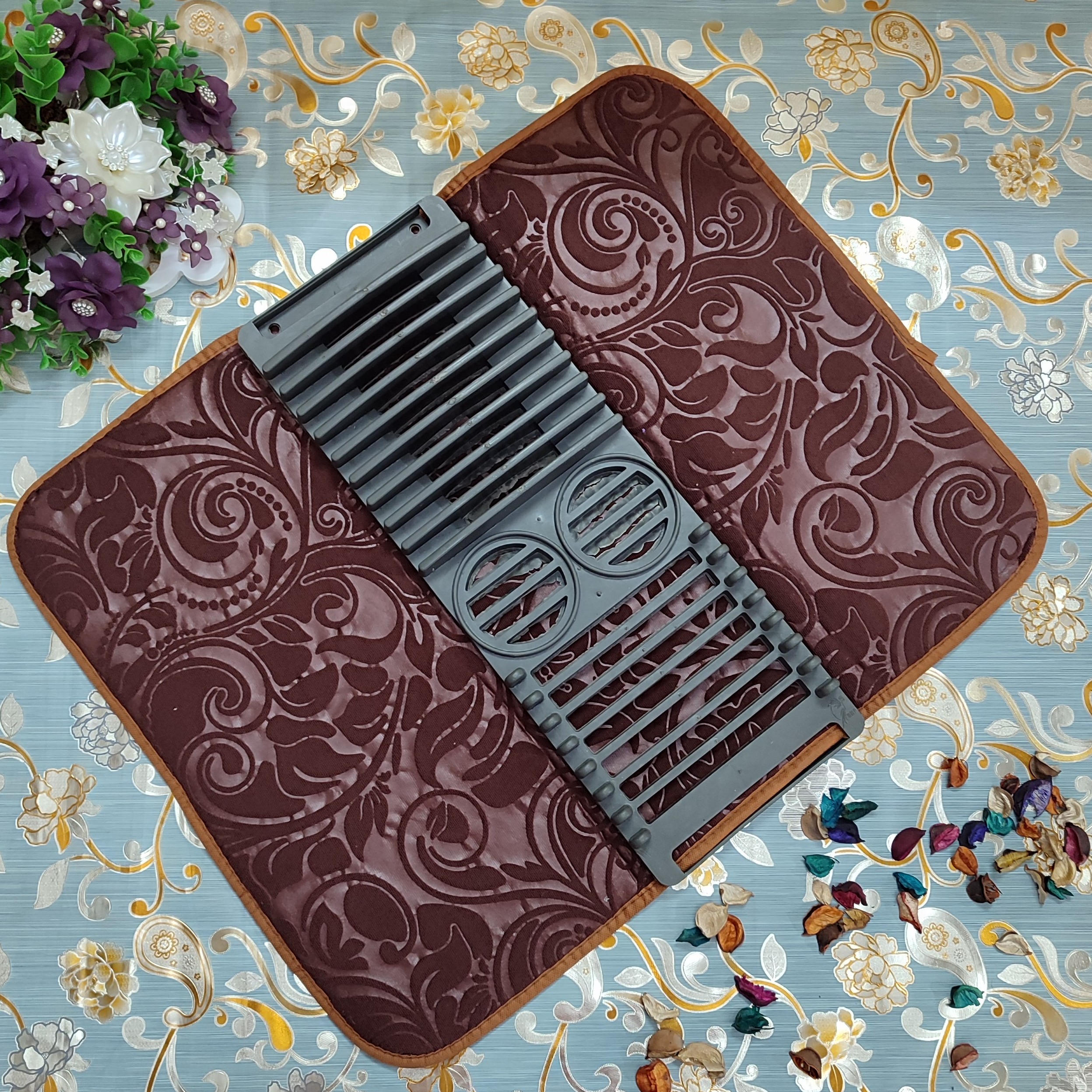 نمگیر جادویی فانتزی میکروفایبر استند دار  ،عنابی رنگ پارچه حوله ای نانو  طرح گل برجسته 