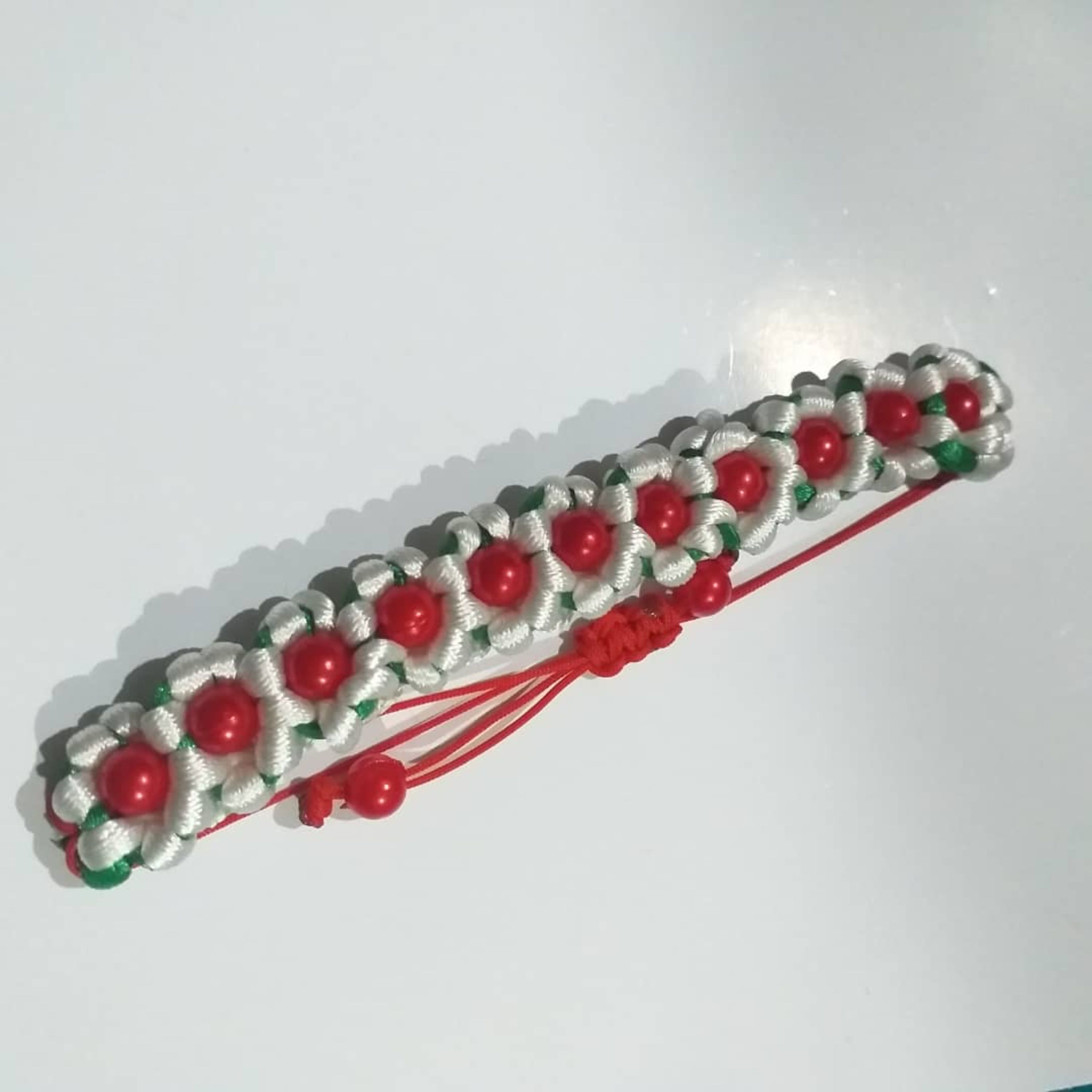 دستبند  طرح گل بابونه