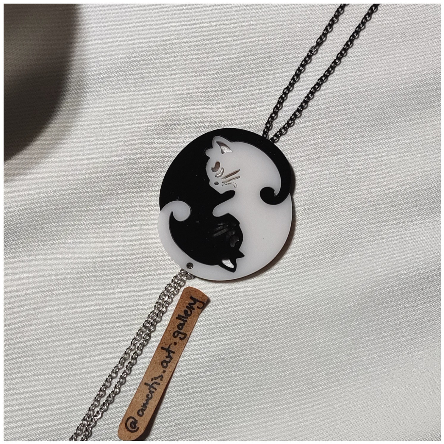 ست گردنبند گربه سیاه و سفید پلکسی