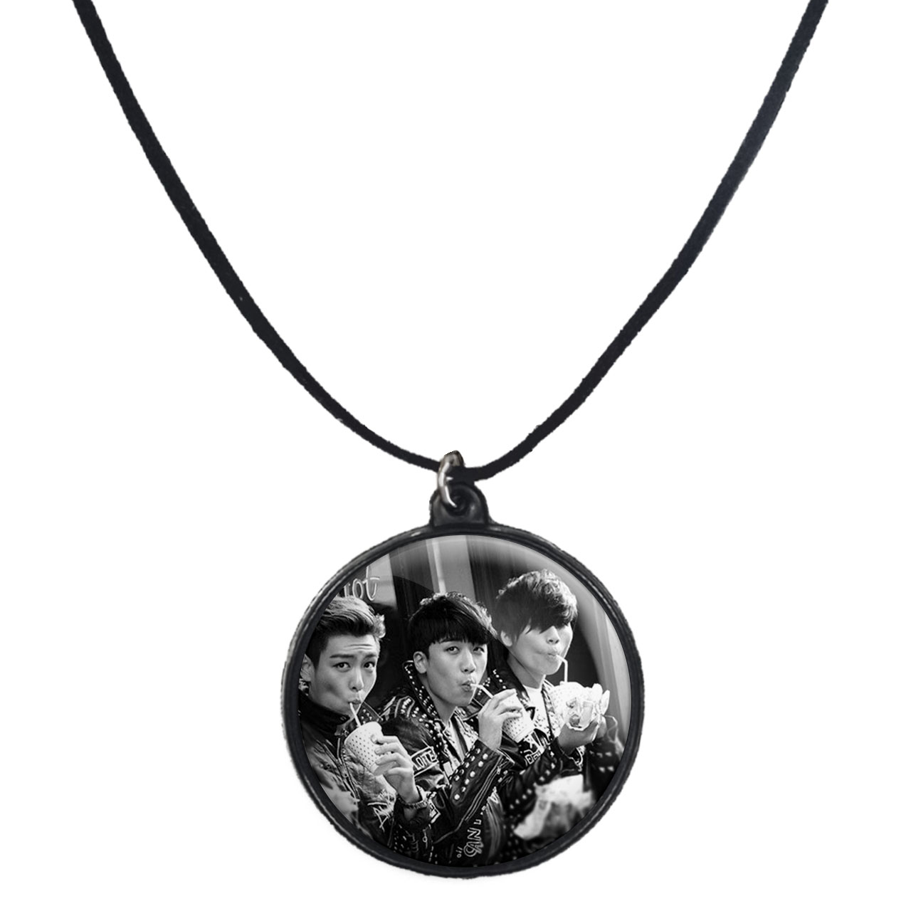 گردنبند پرمانه طرح گروه موسیقی بیگ بنگ BIG BANG کد pmb.15236 مدل دو طرفه