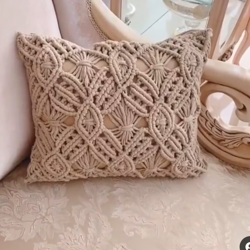 کوسن مبل و تخت مکرومه بافی