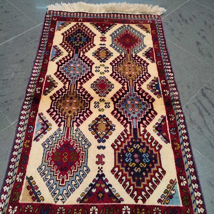 فرش دستبافت یک متری طرح لوزی کد AA23