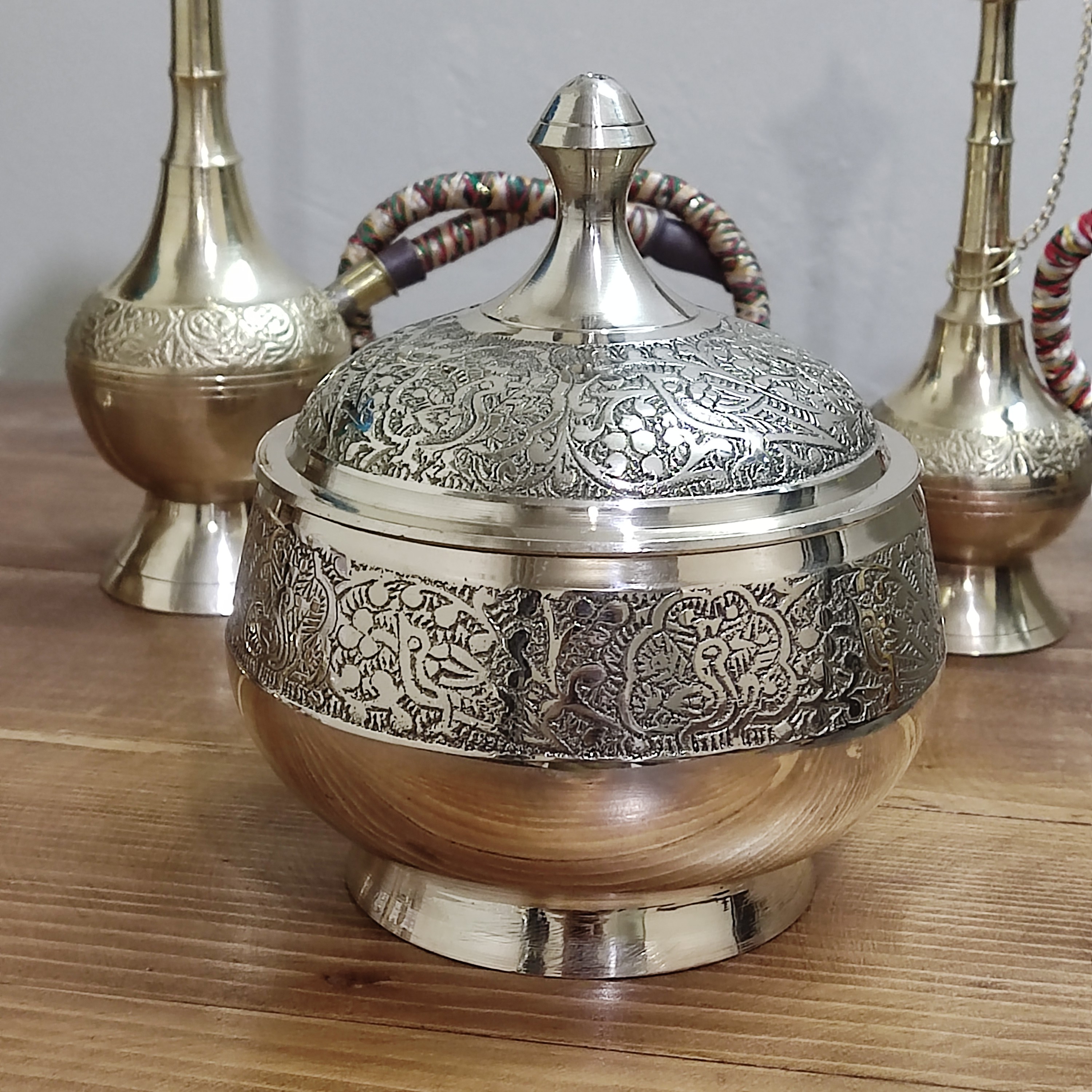 شکلات خوری برنجی ( برنزی ) هندی قطر13 طرح طاووس تمام قلم دست با سطح کیفیتی درجه یک تمام برنجی وارداتی مناسب استفاده دائم