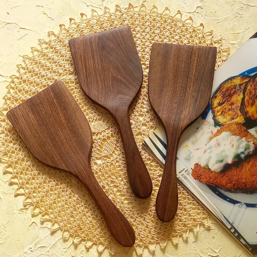 کفگیر و کاردک چوبی دستساز بارلی مناسب پلو و کوکو 24 سانتی چوب گردو کد  bar0200