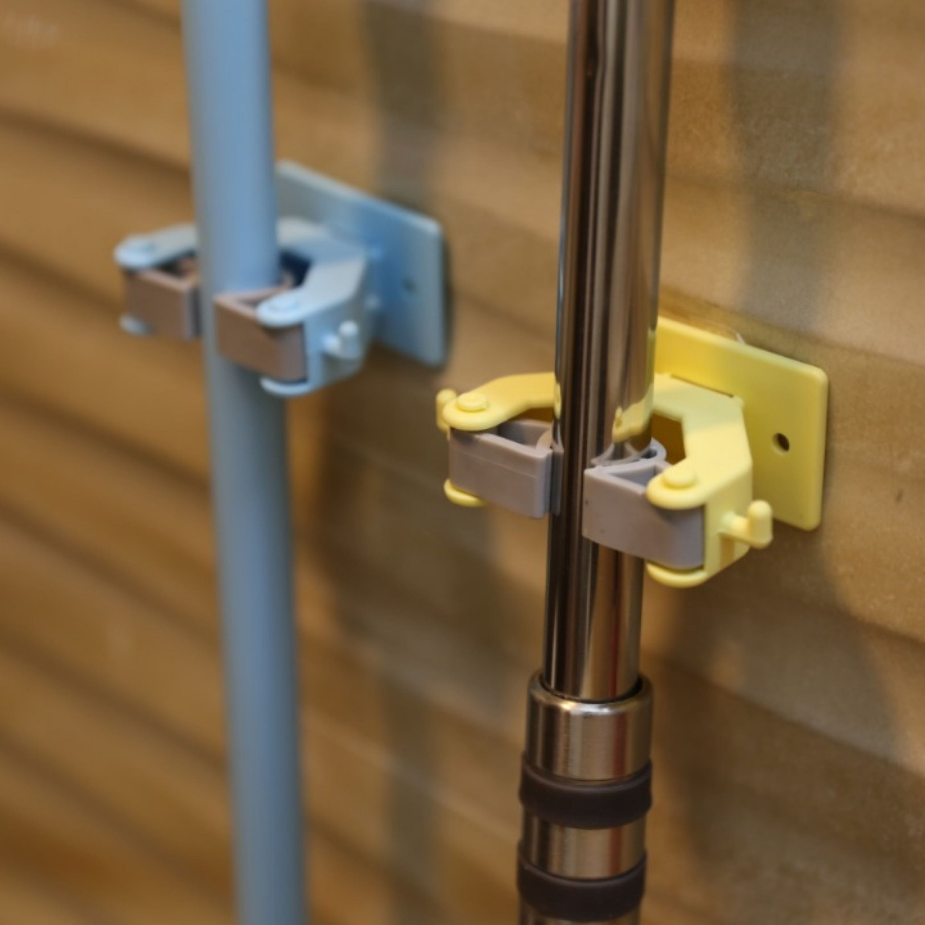 نگهدارنده تی و جارو دیواری بسته 2 عددی