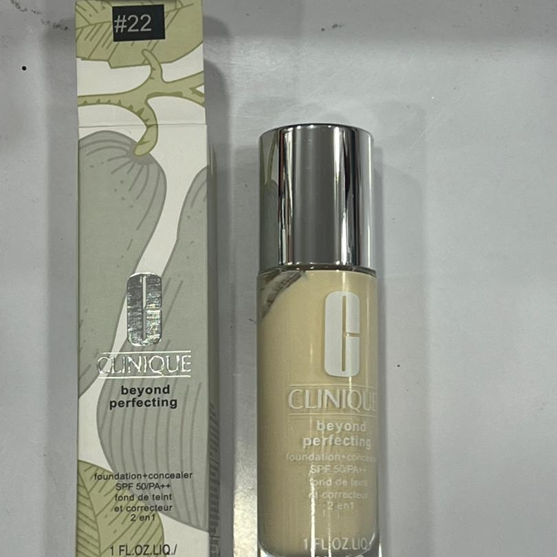 کرم پودر کانسیلر کلینیک 
