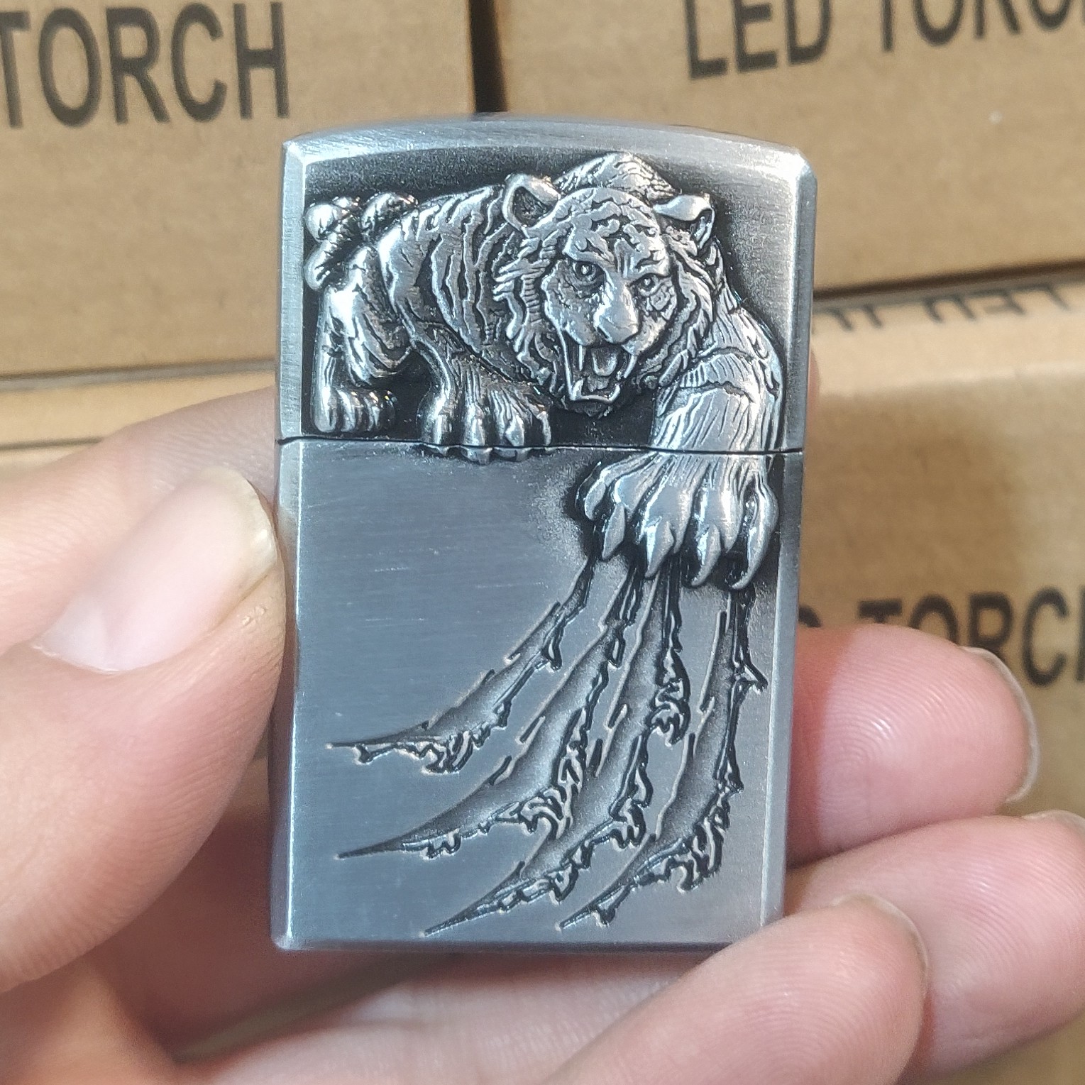 فندک فانتزی پنچه شیر چرخی 