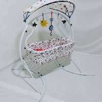 گهواره برقی  نوزاد جنس درجه 1 مدل پیشرفته(دارای تشک و بالش و صفحه پلاسفرم مخصوص)