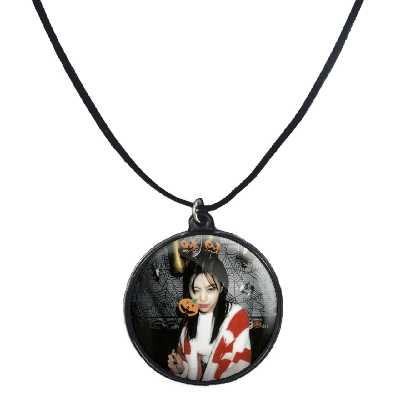 گردنبند پرمانه طرح گروه موسیقی ایتزی کد pmb.13065 مدل دو طرفه