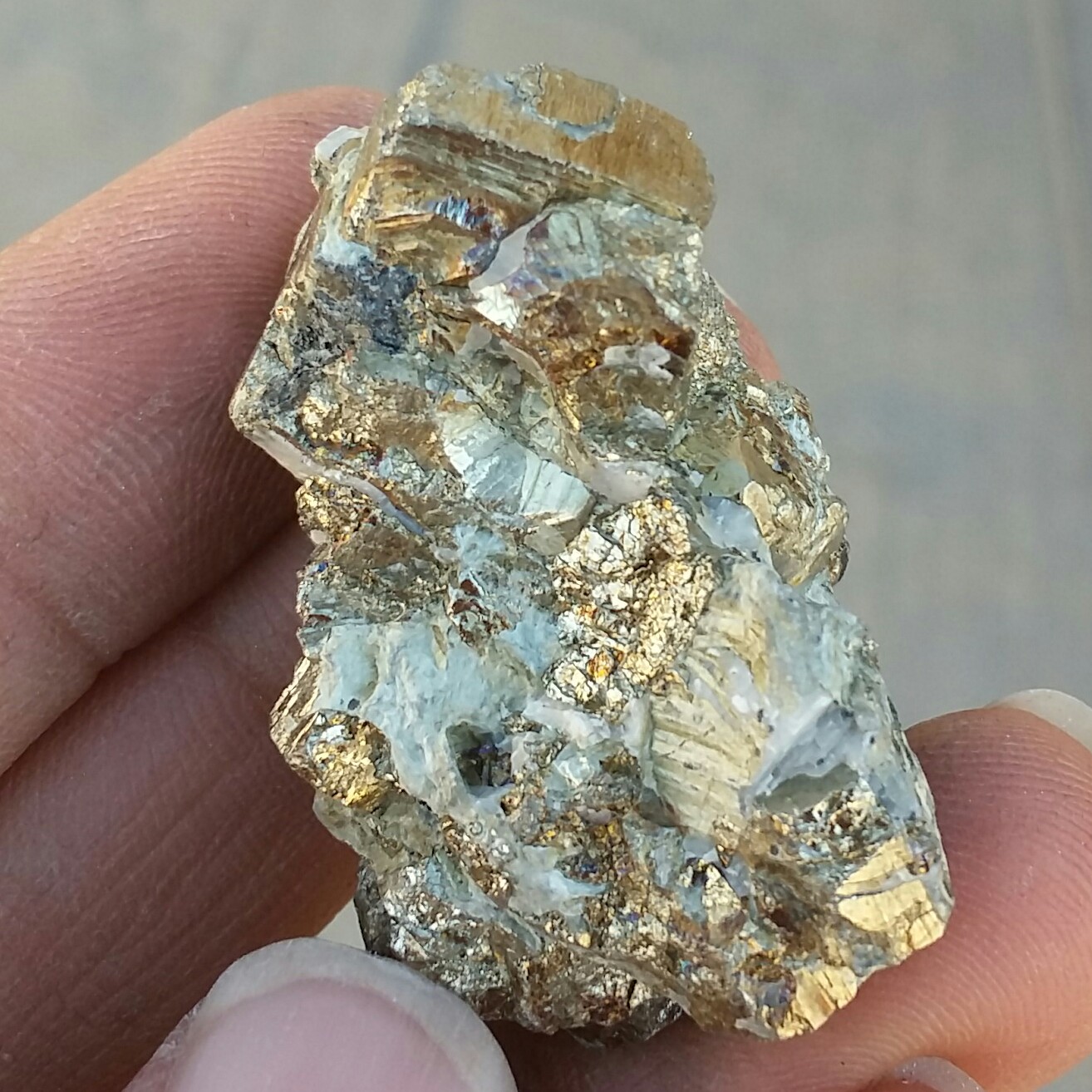 سنگ راف پیریت طلایی ملقب به سنگ طلا  100 در 100 طبیعی شاهکار خلقت
بی نظیر
کد 11921