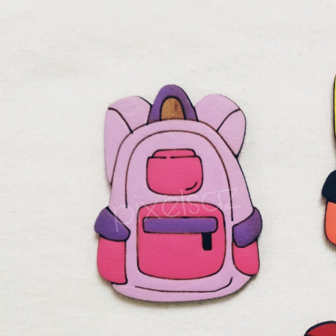 پیکسل،مگنت طرح کوله پشتی پیکسل ساز،جنس چوبی و نقاشی شده،5سانت