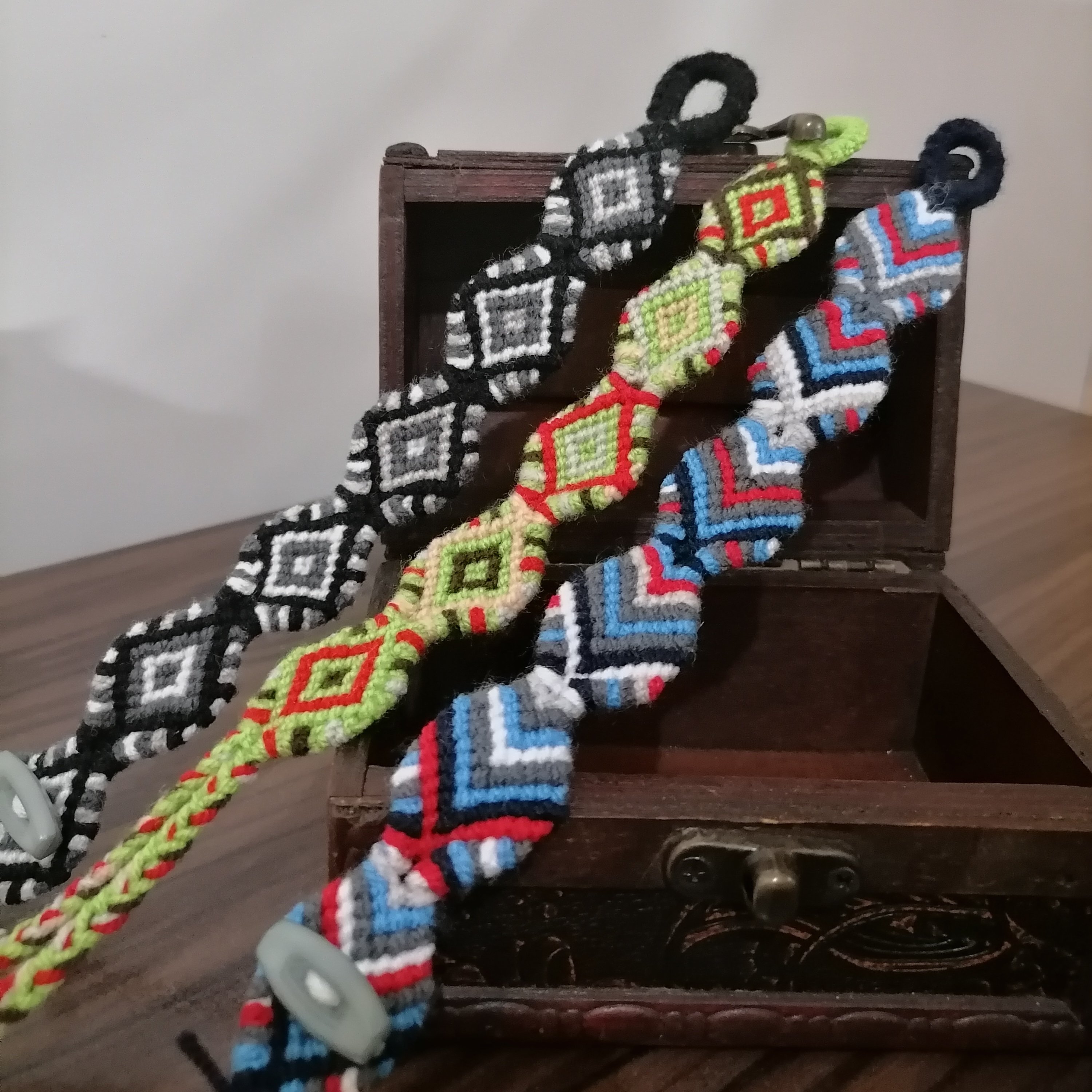 دستبند دست بافت طرح الماس