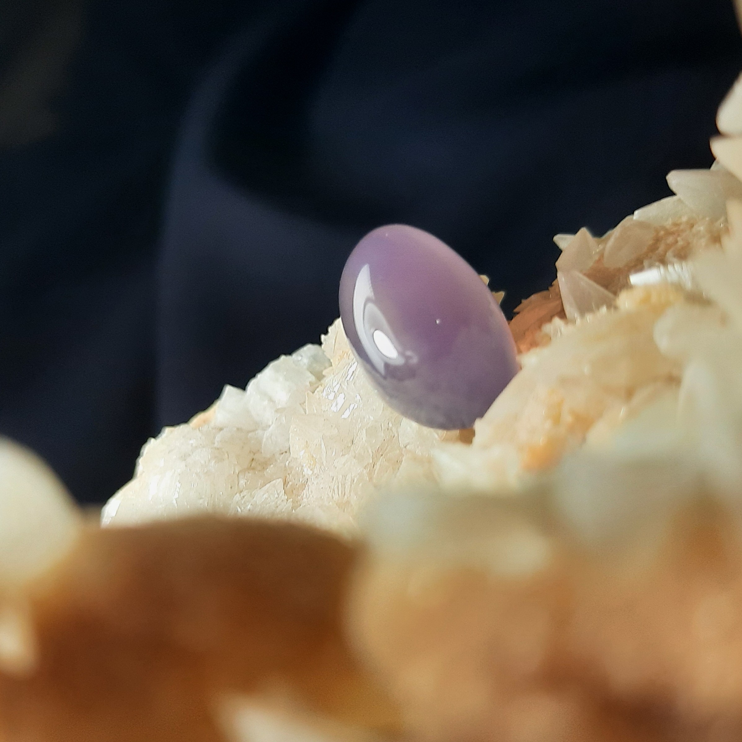 نگین عقیق سوسنی بسیار زیبا 