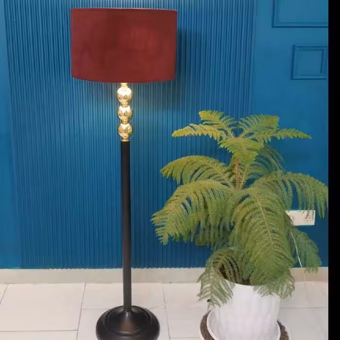 آباژورکنار سالنی سه گوی آرامیس