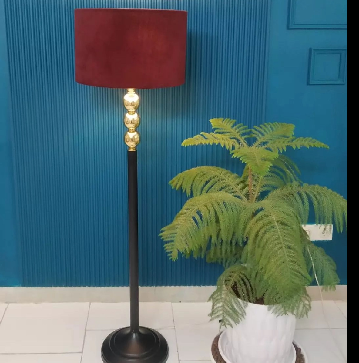 آباژورکنار سالنی سه گوی آرامیس