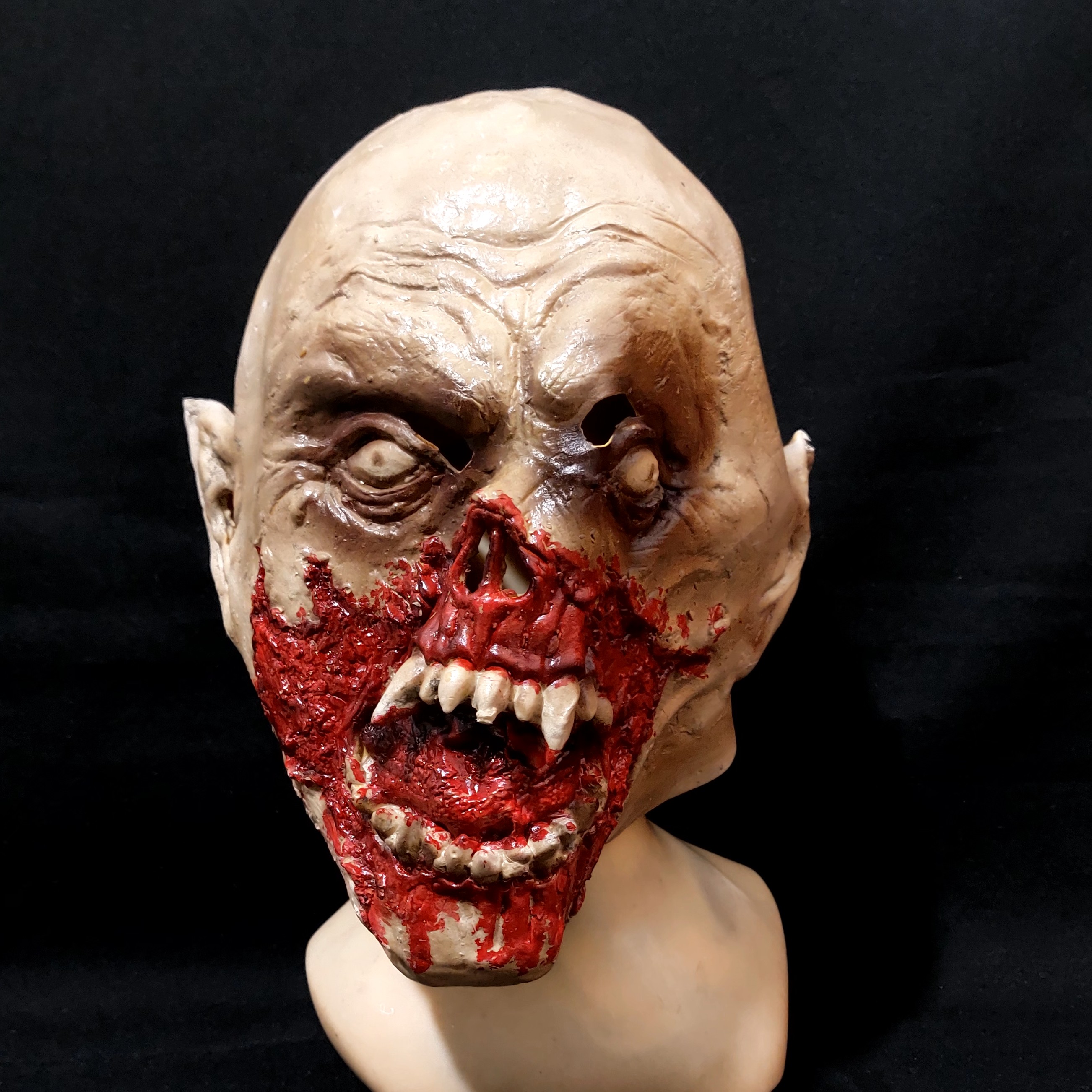 ماسک بسیار ترسناک  لاتکس 