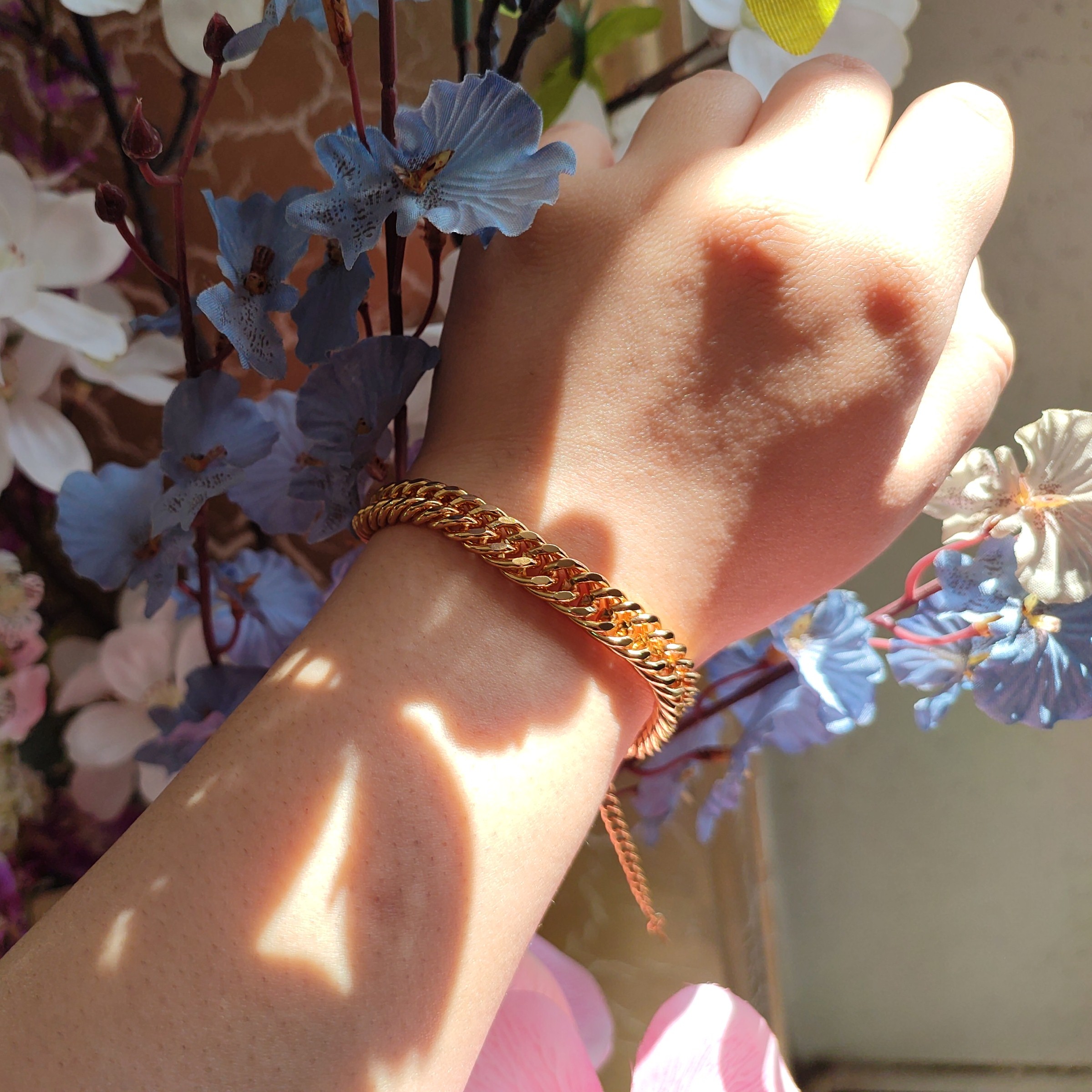 دستبند کارتیر ظریف رنگ طلایی رنگ ثابت 