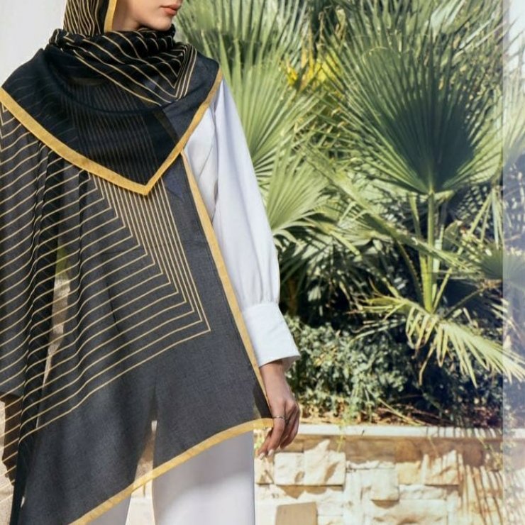 شال مشکی طرح دار