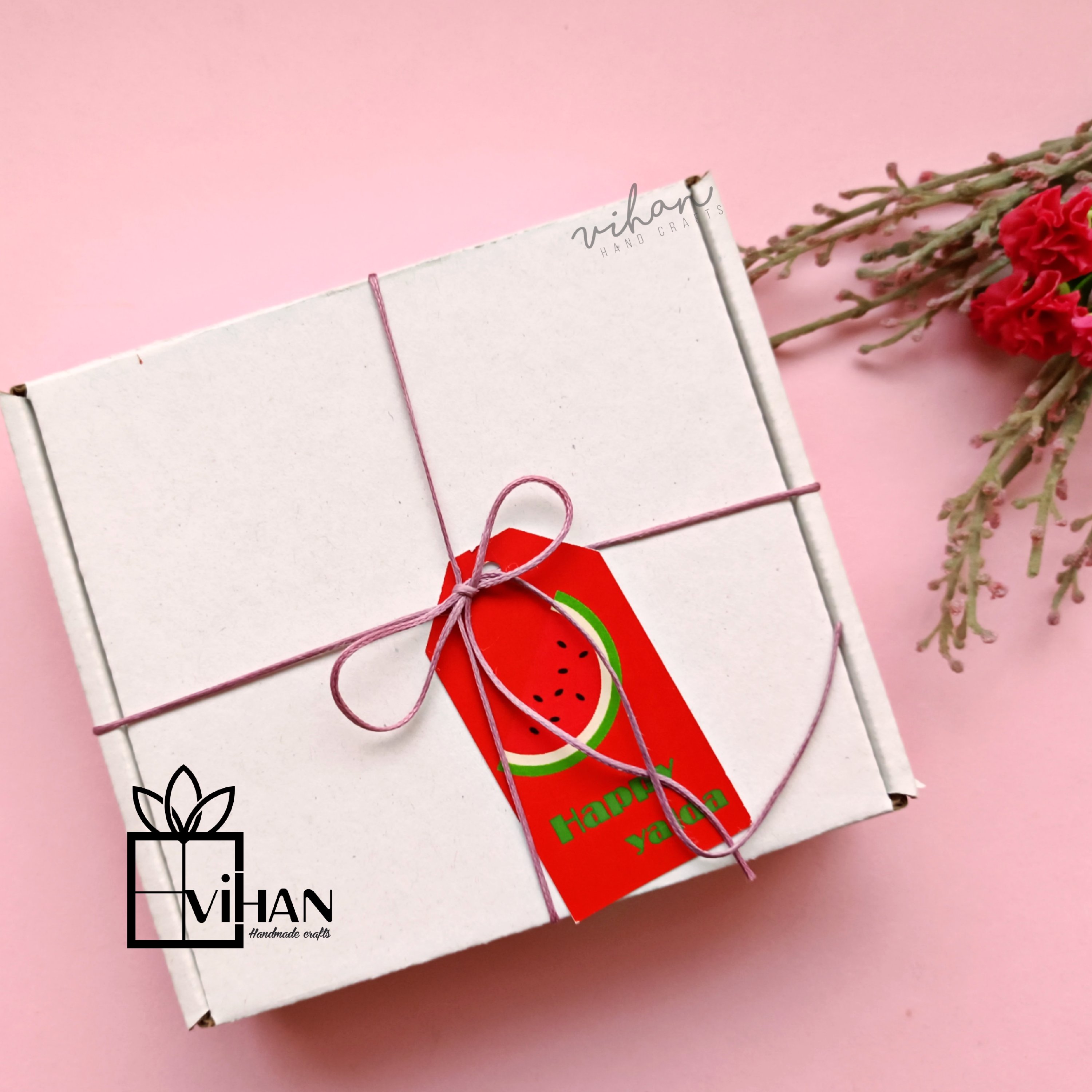 پک های هدیه با طراحی مناسبتی ویژه با بسته بندی ویژه و جعبه ی تزئین شده