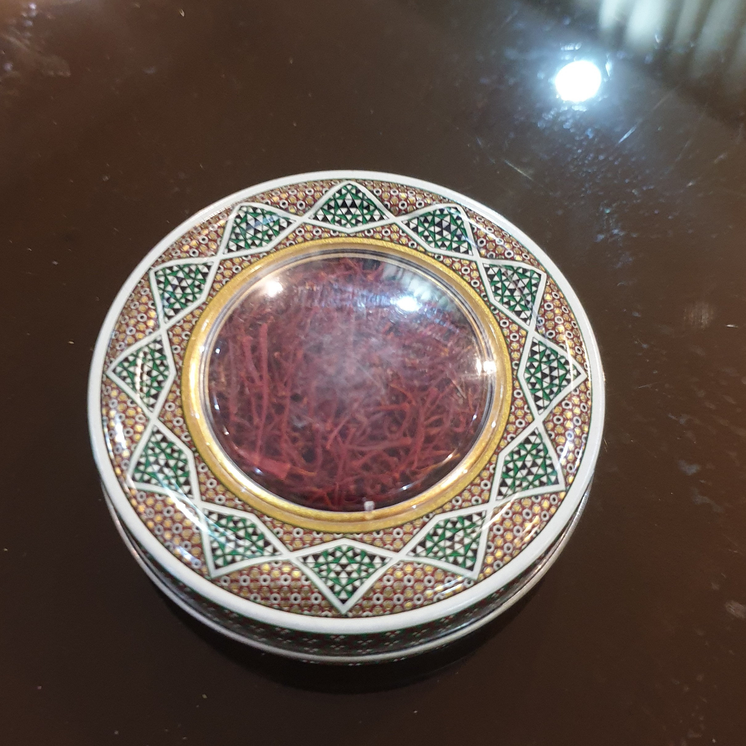 زعفران صادراتی خوش عطر وخوش طعم با بسته بندی زیبا 