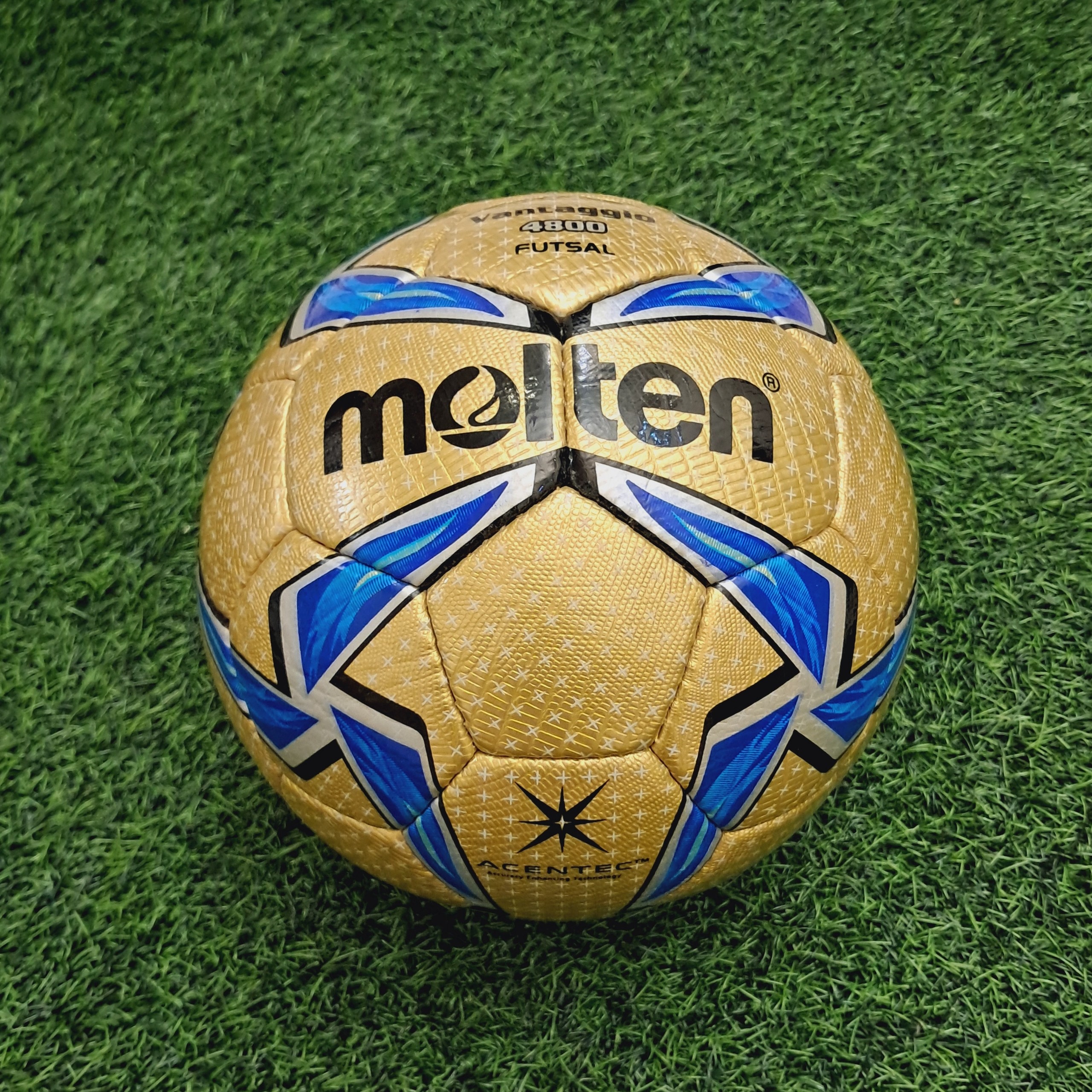 توپ فوتسال مولتن4800 ونتاجیو اصلی طلایی همراه با سوزن و ارسال رایگان 