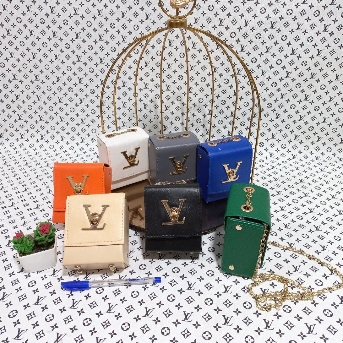 کیف دوشی صندوقی شیک جنس طرح چرم ابعاد 12در10 با کیفیت