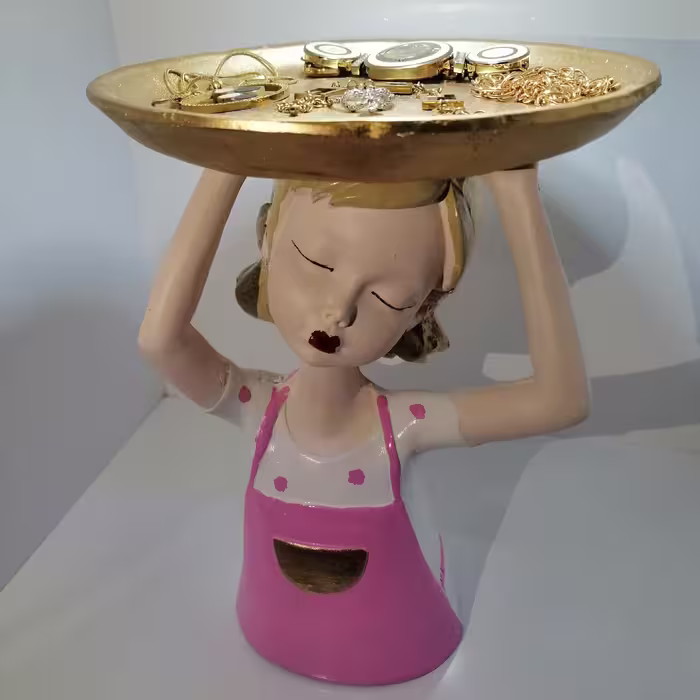 دختر سینی به دست
