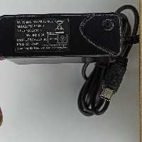 شارژر دستگاه کارتخوان مدل 7210 آکبند و یه تیکه چراغدار ( هزینه ارسال رایگان نمیباشد)