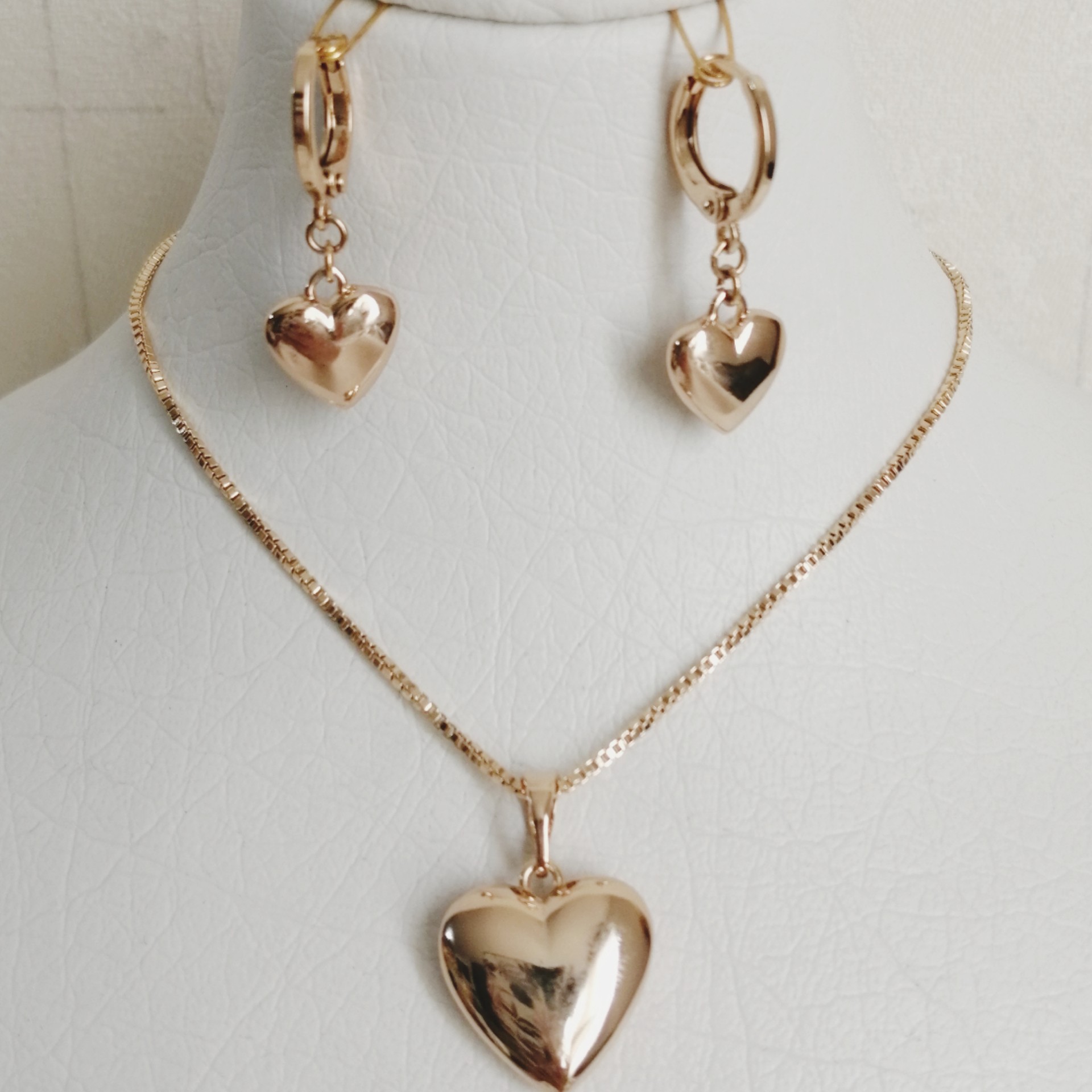 نیمست قلبی ژوپینگ با آبکاری روکش طلای18 عیار و رنگ ثابت  با زنجیر در  زیورآلات زرسان گالری. لطفا توضیحات رو بخونید کامل