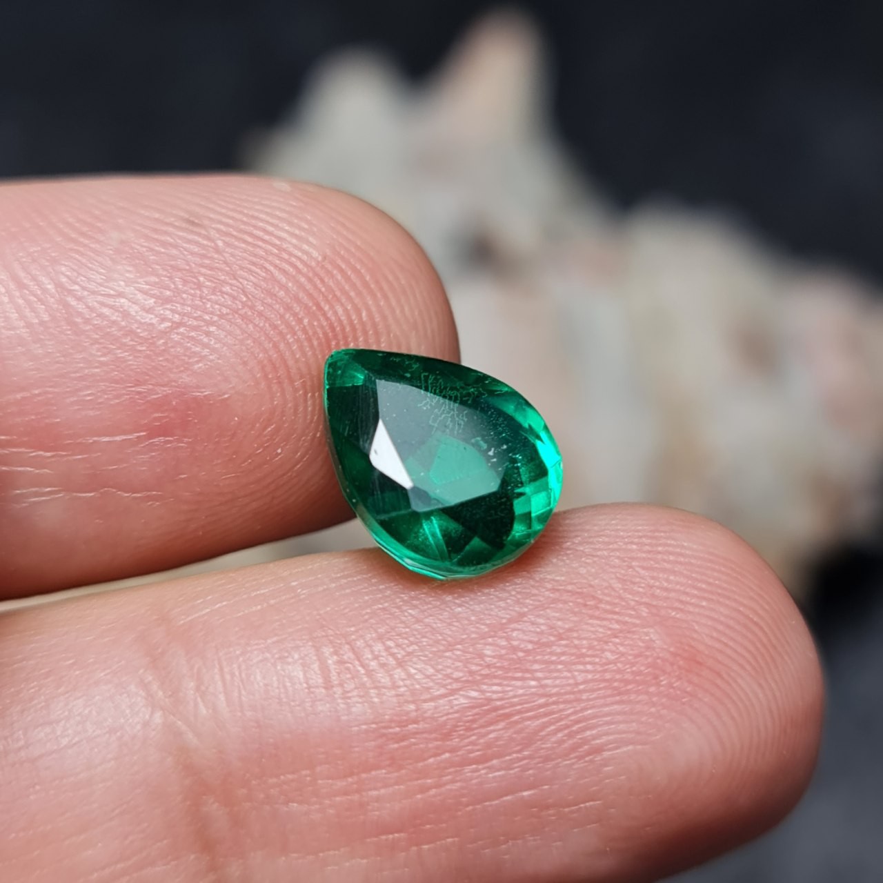  نگین فوق العاده زیبای کوارتز معدنی دوبلایت شده زمردی با وزن 3 قیراط
کد 26779
