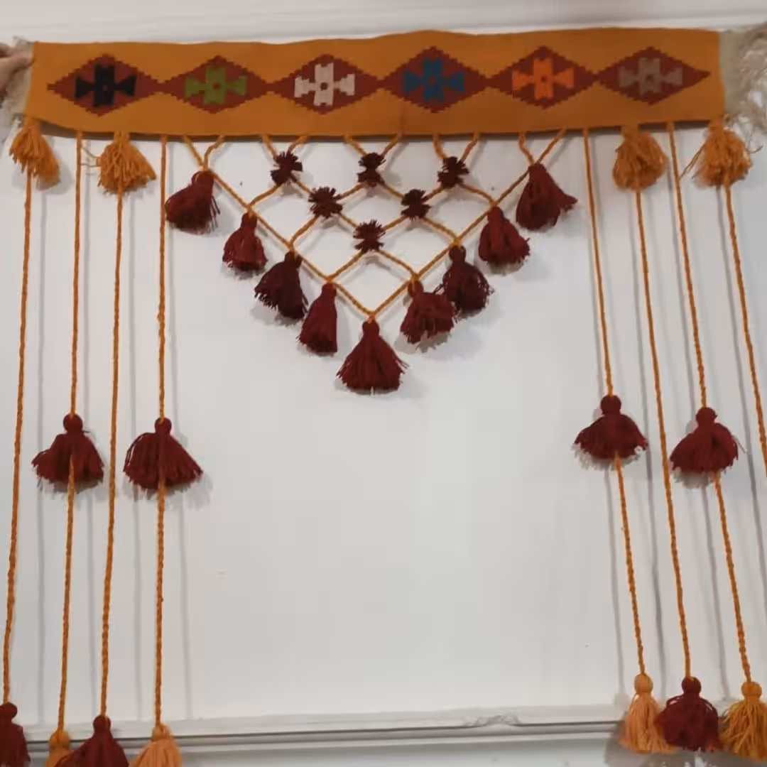 آویز سنتی پشمی 