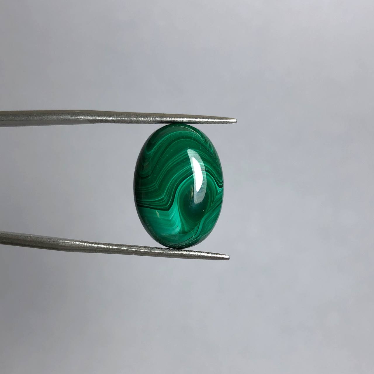 نگین بیضی مالاکیت طبیعی سبزرنگ باکیفیت 240535